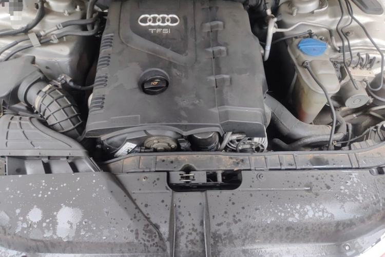 Used Audi A4L 2012 2.0 TFSI automatic standard version Engine Bay