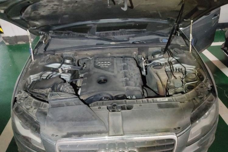 Used Audi A4L 2012 2.0 TFSI automatic standard version Engine Bay