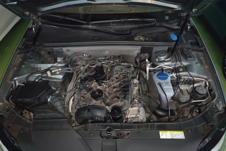 Used Audi A4L 2012 2.0 TFSI automatic standard version Engine Bay