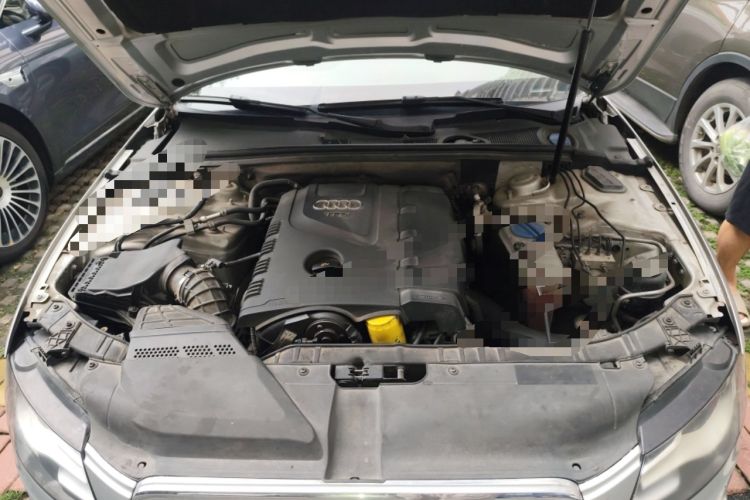 Used Audi A4L 2012 2.0 TFSI automatic standard version Engine Bay