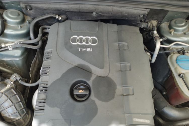 Used Audi A4L 2012 2.0 TFSI automatic Comfort trim level Engine Bay
