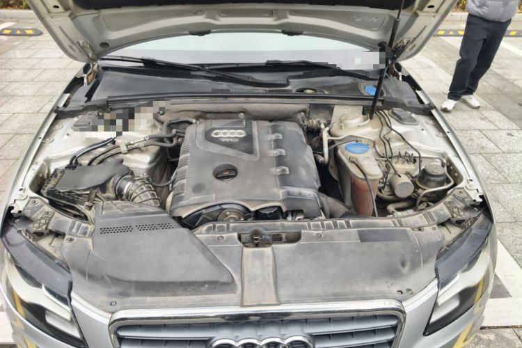 Used Audi A4L 2012 2.0 TFSI automatic standard version Engine Bay