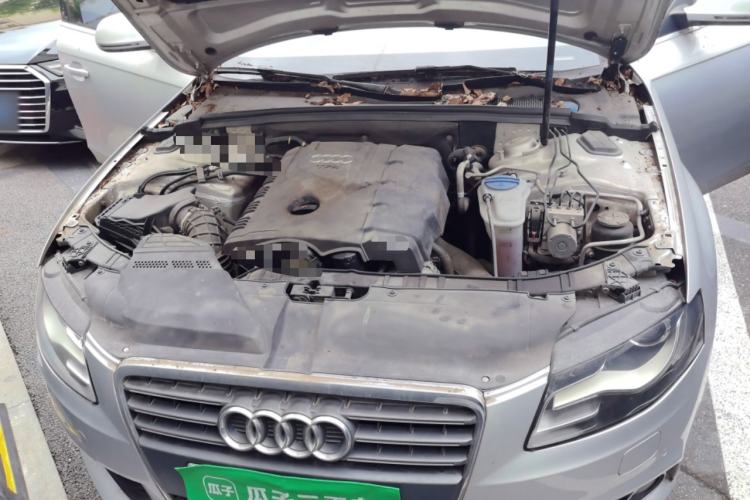 Used Audi A4L 2012 2.0 TFSI automatic standard version Engine Bay