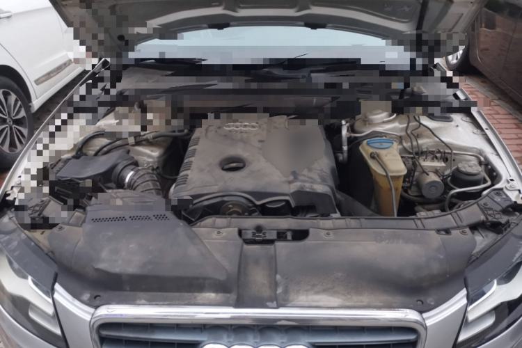 Used Audi A4L 2012 2.0 TFSI automatic standard version Engine Bay