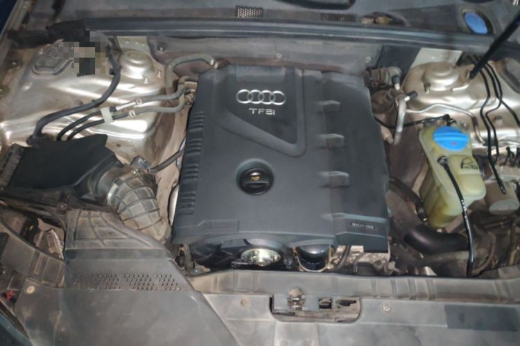 Used Audi A4L 2012 2.0 TFSI automatic Comfort trim level Engine Bay