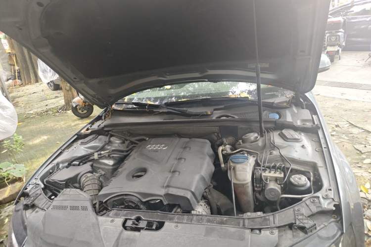 Used Audi A4L 2012 2.0 TFSI automatic Comfort trim level Engine Bay