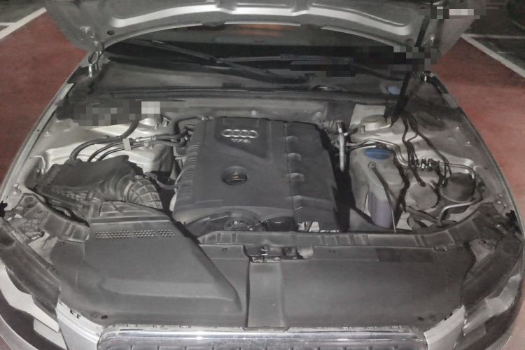 Used Audi A4L 2012 2.0 TFSI automatic Comfort trim level Engine Bay