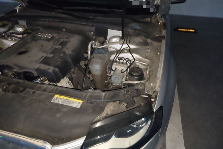 Used Audi A4L 2012 2.0 TFSI automatic standard version Engine Bay Left