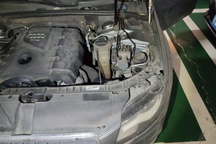 Used Audi A4L 2012 2.0 TFSI automatic standard version Engine Bay Left