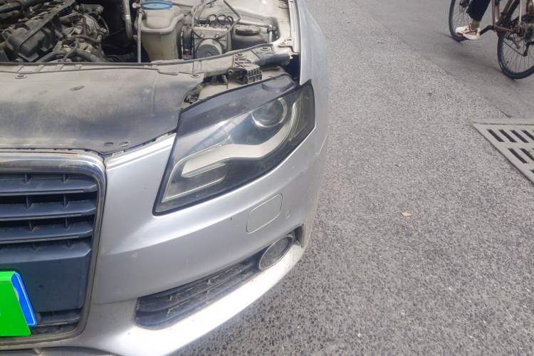 Used Audi A4L 2012 2.0 TFSI automatic standard version Engine Bay Left