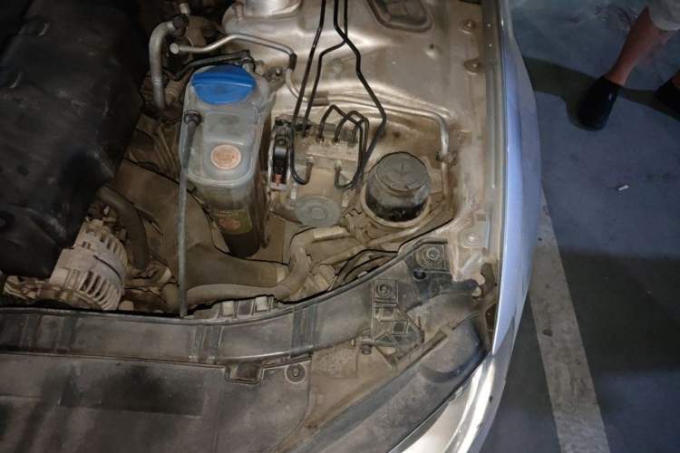Used Audi A4L 2012 2.0 TFSI automatic Comfort trim level Engine Bay Left