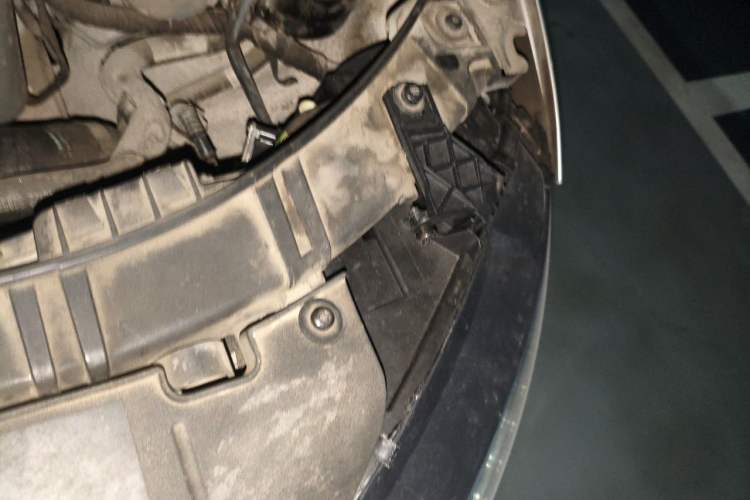 Used Audi A4L 2012 2.0 TFSI automatic standard version Engine Bay Left