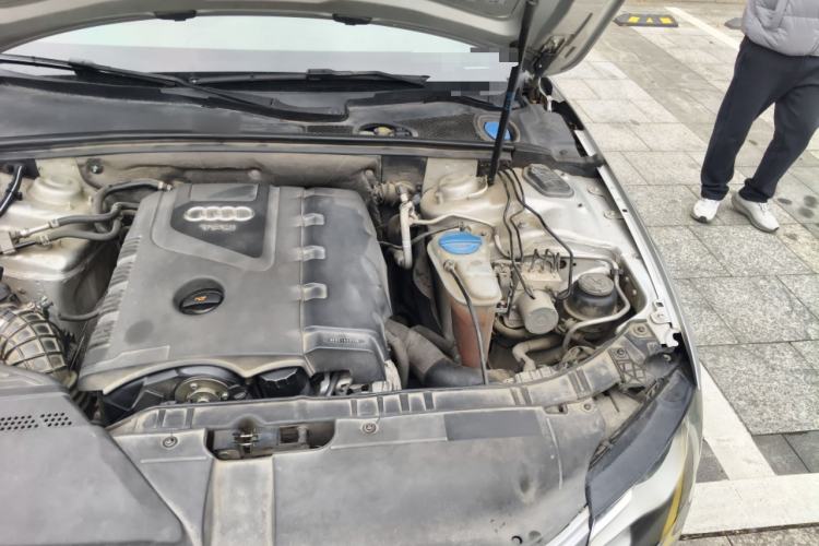Used Audi A4L 2012 2.0 TFSI automatic standard version Engine Bay Left