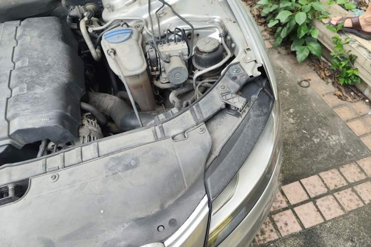 Used Audi A4L 2012 1.8 TFSI Automatic Comfort Model Engine Bay Left