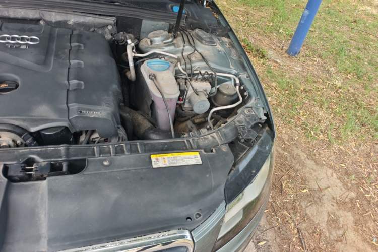 Used Audi A4L 2012 2.0 TFSI automatic Comfort trim level Engine Bay Left