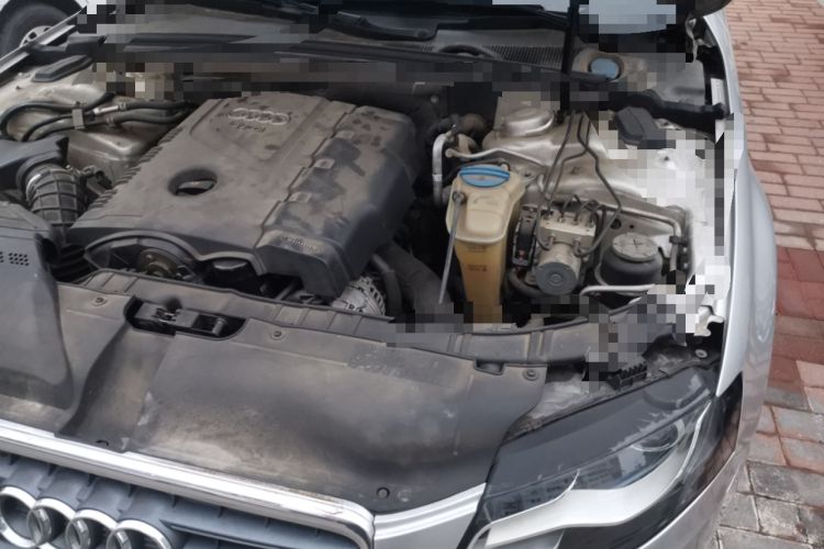 Used Audi A4L 2012 2.0 TFSI automatic standard version Engine Bay Left