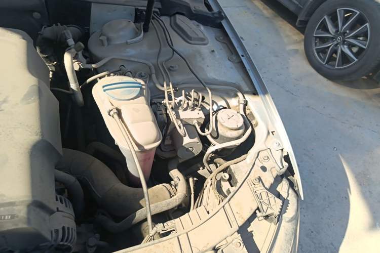Used Audi A4L 2012 2.0 TFSI automatic standard version Engine Bay Left
