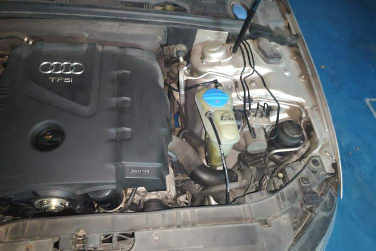 Used Audi A4L 2012 2.0 TFSI automatic Comfort trim level Engine Bay Left