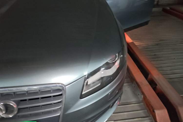 Used Audi A4L 2012 2.0 TFSI automatic Comfort trim level Engine Bay Left