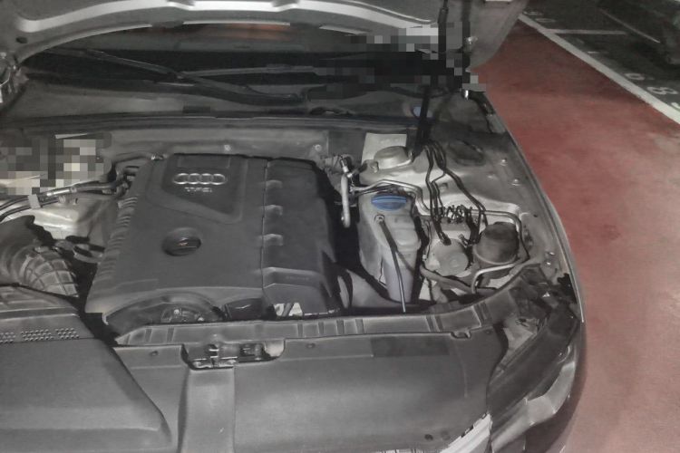 Used Audi A4L 2012 2.0 TFSI automatic Comfort trim level Engine Bay Left