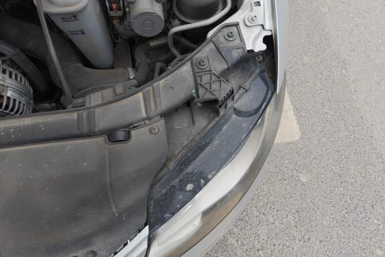 Used Audi A4L 2012 2.0 TFSI automatic standard version Engine Bay Left