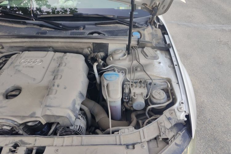 Used Audi A4L 2012 2.0 TFSI automatic standard version Engine Bay Left