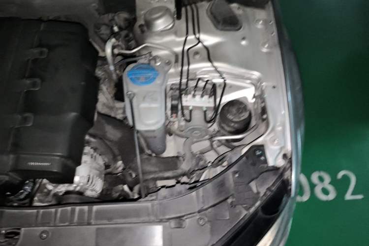Used Audi A4L 2012 2.0 TFSI automatic standard version Engine Bay Left