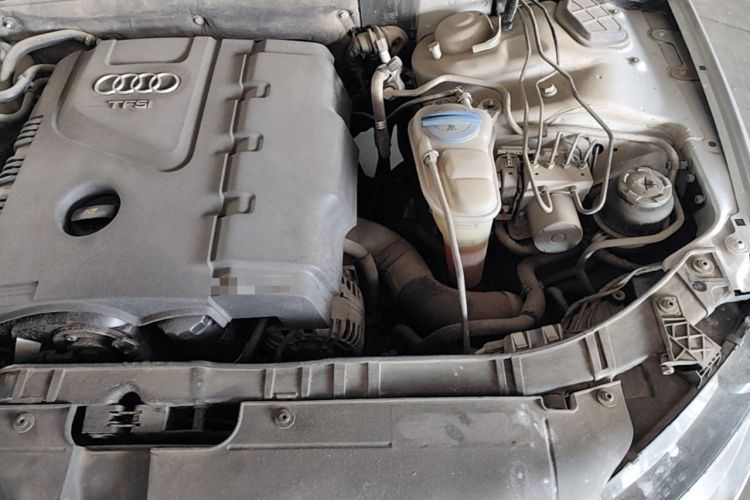 Used Audi A4L 2012 2.0 TFSI automatic sporty version Engine Bay Left