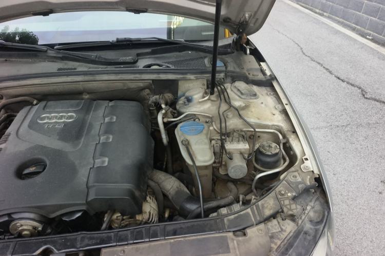 Used Audi A4L 2012 2.0 TFSI automatic Comfort trim level Engine Bay Left