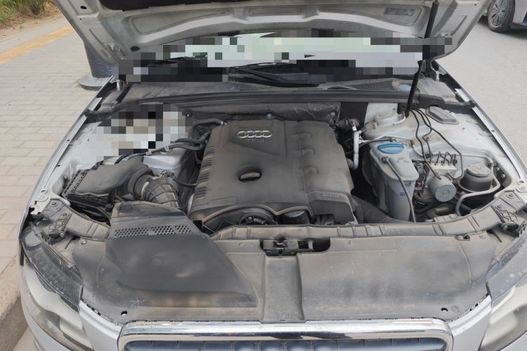 Used Audi A4L 2012 2.0 TFSI automatic standard version Engine Bay
