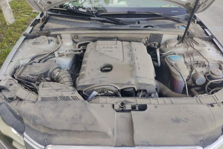 Used Audi A4L 2012 2.0 TFSI automatic standard version Engine Bay