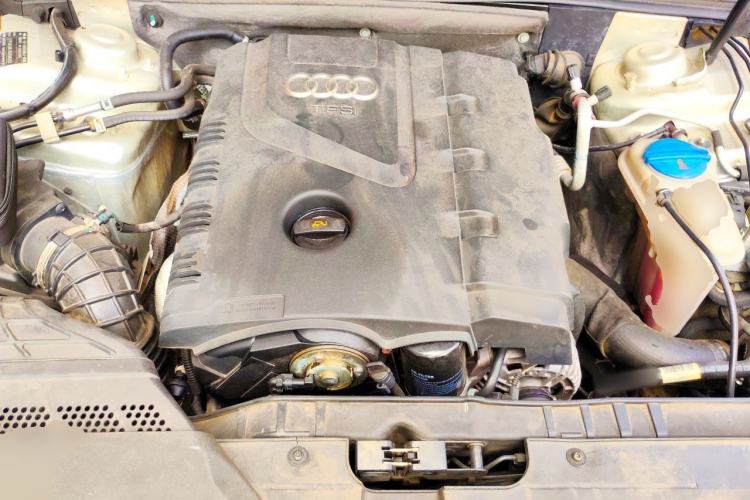 Used Audi A4L 2012 2.0 TFSI automatic sporty version Engine Bay