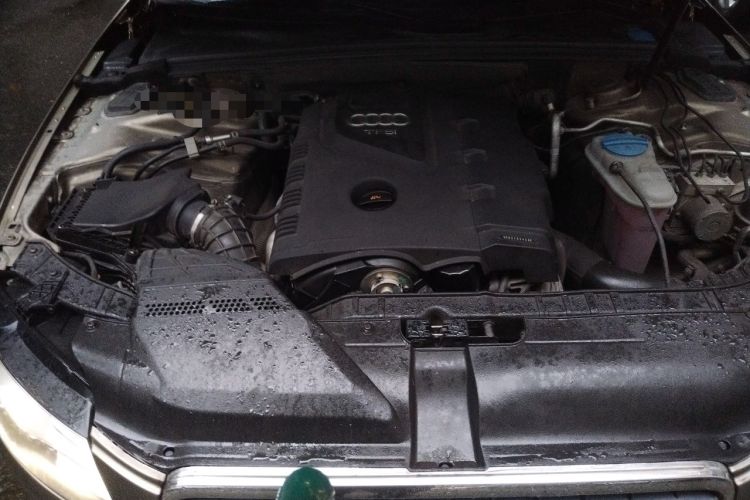 Used Audi A4L 2012 2.0 TFSI automatic Comfort trim level Engine Bay