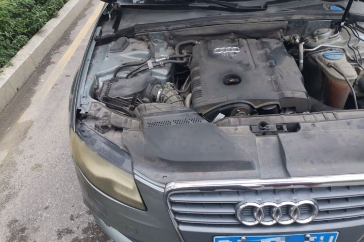 Used Audi A4L 2012 2.0 TFSI automatic Comfort trim level Engine Bay Right