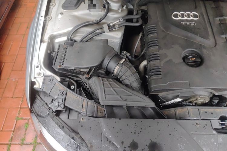 Used Audi A4L 2012 2.0 TFSI automatic standard version Engine Bay Right