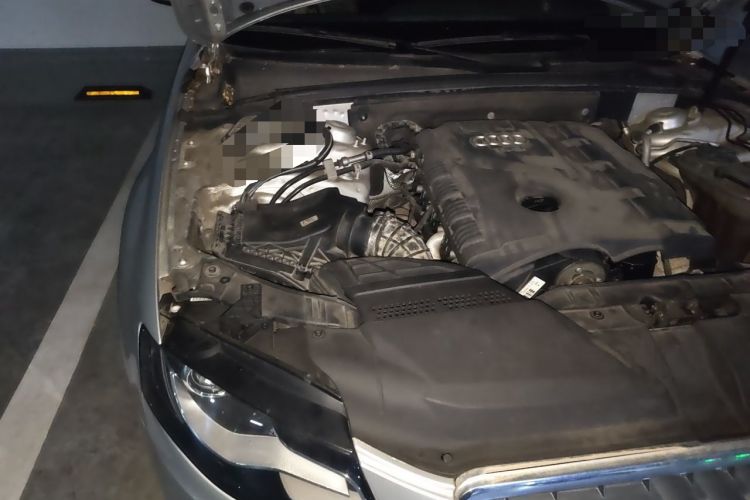 Used Audi A4L 2012 2.0 TFSI automatic standard version Engine Bay Right
