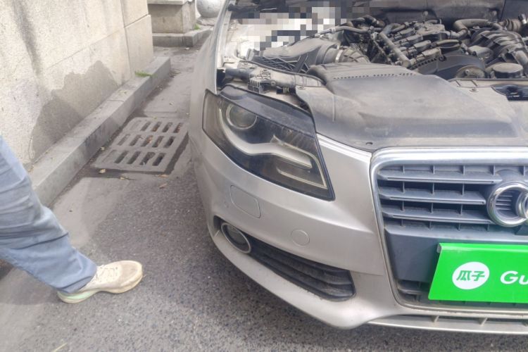 Used Audi A4L 2012 2.0 TFSI automatic standard version Engine Bay Right