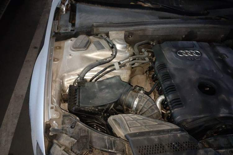 Used Audi A4L 2012 2.0 TFSI automatic Comfort trim level Engine Bay Right
