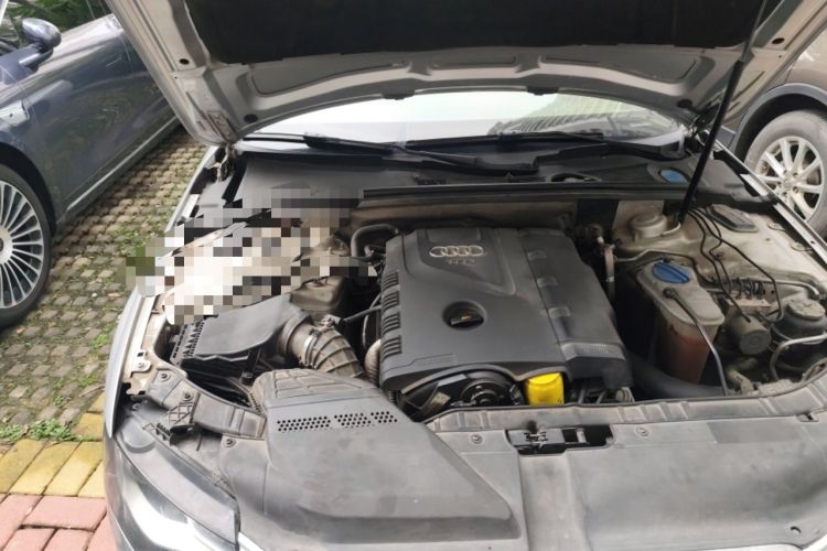 Used Audi A4L 2012 2.0 TFSI automatic standard version Engine Bay Right