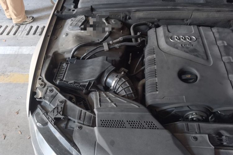 Used Audi A4L 2012 2.0 TFSI automatic standard version Engine Bay Right