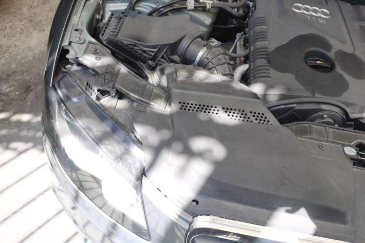 Used Audi A4L 2012 2.0 TFSI automatic Comfort trim level Engine Bay Right