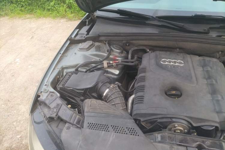 Used Audi A4L 2012 2.0 TFSI automatic Comfort trim level Engine Bay Right