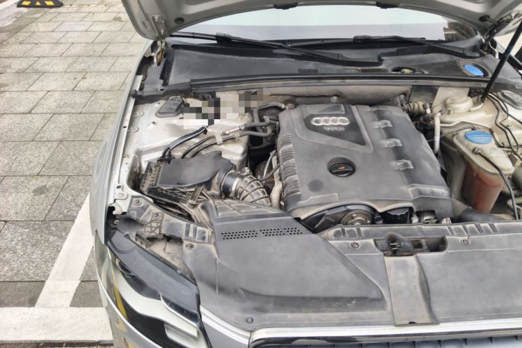 Used Audi A4L 2012 2.0 TFSI automatic standard version Engine Bay Right