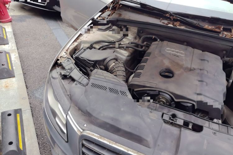 Used Audi A4L 2012 2.0 TFSI automatic standard version Engine Bay Right