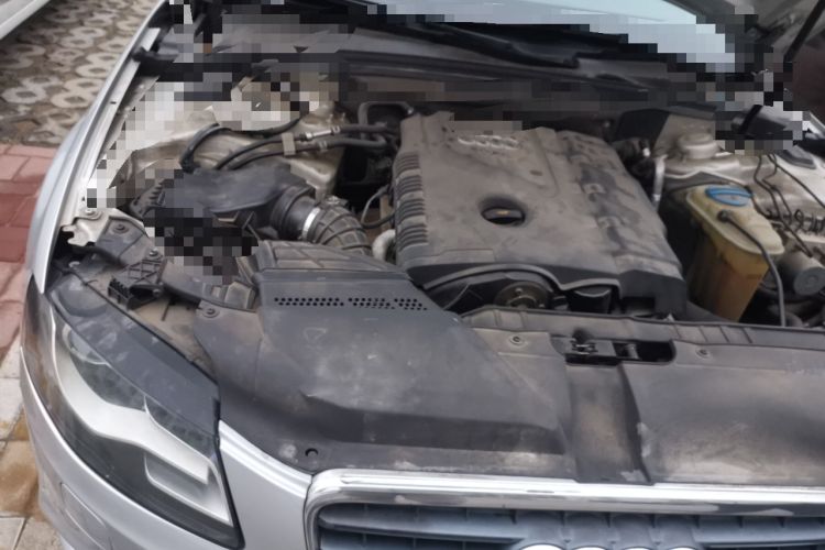 Used Audi A4L 2012 2.0 TFSI automatic standard version Engine Bay Right