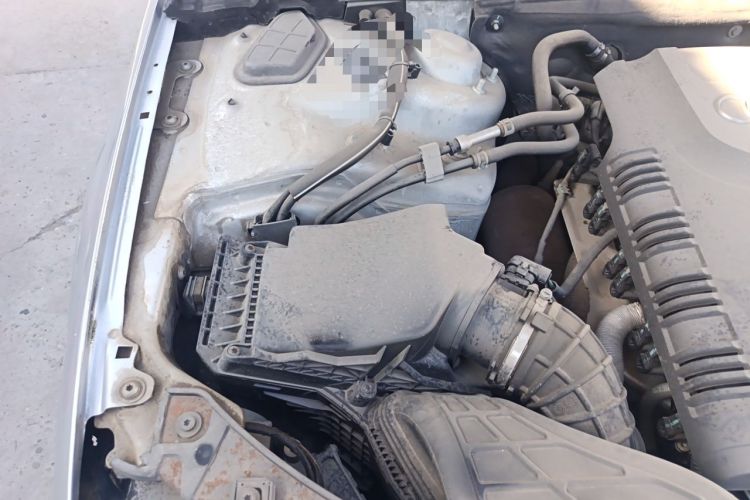 Used Audi A4L 2012 2.0 TFSI automatic standard version Engine Bay Right