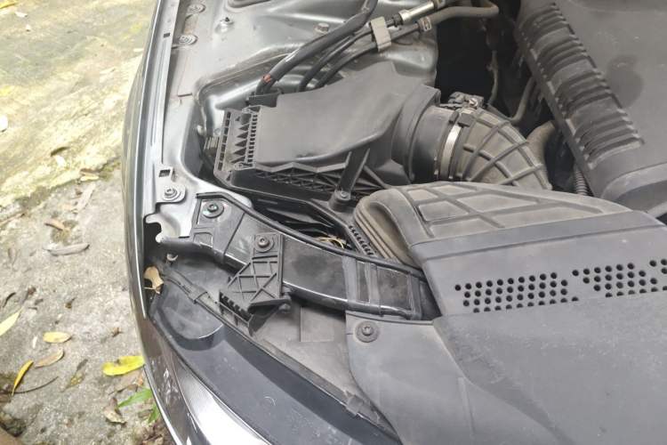 Used Audi A4L 2012 2.0 TFSI automatic Comfort trim level Engine Bay Right