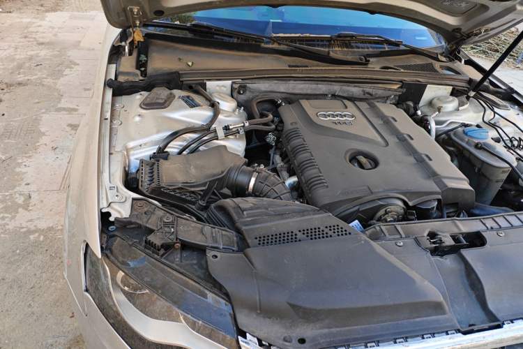 Used Audi A4L 2012 2.0 TFSI automatic standard version Engine Bay Right
