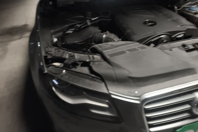 Used Audi A4L 2012 2.0 TFSI automatic Comfort trim level Engine Bay Right