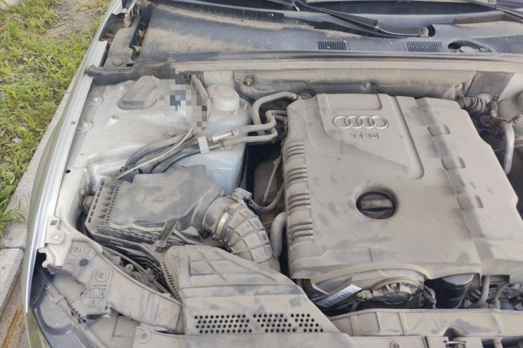 Used Audi A4L 2012 2.0 TFSI automatic standard version Engine Bay Right